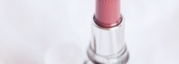 Летняя отличница Clarins Joli Rouge Long-Wearing Moisturizing Lipstick в оттенке 705 Soft Berry