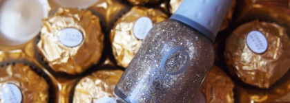 Праздник продолжается, с золотистым глиттером Orly «Halo»