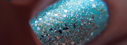 Праздник продолжается, с золотистым глиттером Orly «Halo»