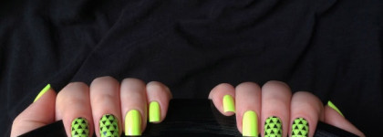 Неоновое лето c полосками Incoco и лаком Orly