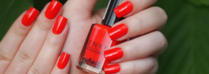 Ногти цвета спелого манго вместе с летним алым Runail Professional Envy №1542