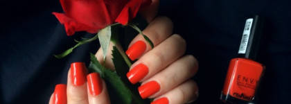Ногти цвета спелого манго вместе с летним алым Runail Professional Envy №1542