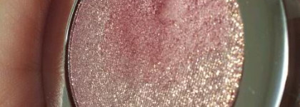 Essence Metal Glam Eyeshadow 03 Frosted Apple