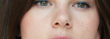 Цветная жидкая подводка Yves Saint Laurent Moire Liquid Eyeliner Baby Doll в оттенке #11 Light Blue. Baby Doll collection