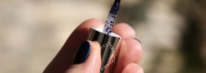 Вариант новогоднего маникюра: Illamasqua Phallic и глитер Byterry #700 Glitter Glow Top Coat