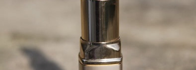 Красная помада от Jouer Hydrating Lipstick в оттенке Simone