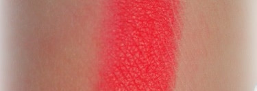 L’Oreal Color Riche Collection Exclusive Pure Reds, оттенок Julianne's pure red: очаровательный неон-хамелеон