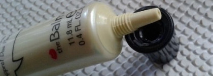 Поможем теням держаться дольше с помощью Базы под тени theBalm Put A Lid On It