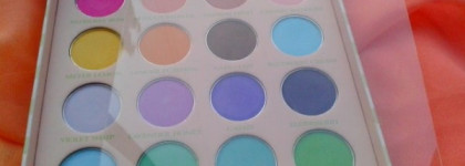 Не желаете ли макарунов с  Creme de Couture Macaron-Inspired Eye Shadows от  Sigma?