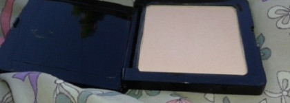 Продолжаем сиять с Catrice Prime and Fine Highlighting Powder (010 fairy dust)