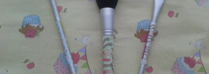 3 кисти помощницы от theBalm