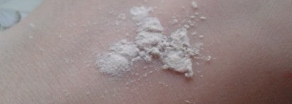 Матовая и гладкая кожа с пудрой Primed & Poreless Powder Too Faced