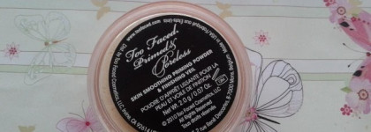 Матовая и гладкая кожа с пудрой Primed & Poreless Powder Too Faced