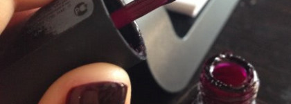 Тёмно-красный товарищ или лак MaxFactor Glossfinity 185 ruby fruit