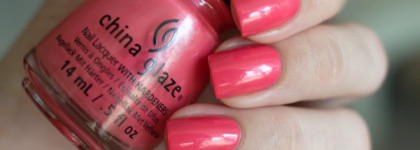China Glaze - Strike a Rose