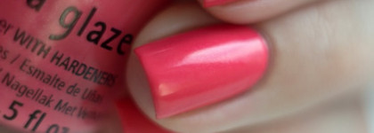 China Glaze - Strike a Rose