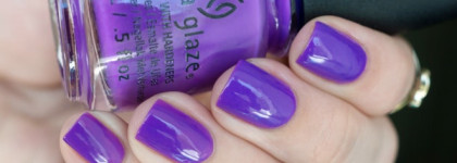 China Glaze - Plur-ple