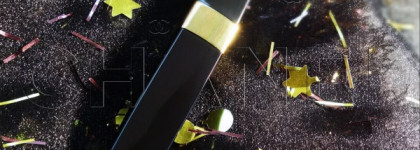 Chanel. Nuit Infinie de Chanel. Cils scintillants mascara gel irise. Sparkling mascara top coat. Bronze Platine