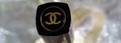 Розовое золото на губах с блеском Chanel Levres Scintillantes Brilliant Extreme Glossimer #73, Bonbon