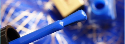 Дива Плавалагуна. Yves Saint Laurent. La Laque Couture  #18, Bleu Majorelle