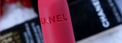 Ягодный мусс на губах с помадами Chanel Rouge Allure Velvet Luminous Matte Lip Colour #46, La Malicieuse. Chanel Rouge Allure Luminuous Intense Lip Colour #95, Enjouee