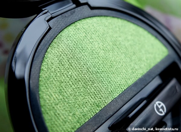 Когда хочется праздника и зелени. Giorgio Armani Eyes To Kill Macro-Color Eyeshadow Solo #17 Green Viper