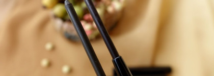 Chanel Les Automnales Fall 2015 Collection. Chanel Stylo Yuex Waterproof Eyeliner Long-Lasting Eyeliner #914 Feuilles, # 921 Pomme de Pin