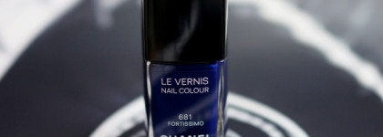 Лаки цвета индиго. Chanel Le Vernis Nail Colour # 681 Fortissimo, # 665 Vibrato