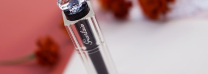 Guerlain La Petite Robe Noire Deliciously Shiny Lipstick # 010 Apri-Coat