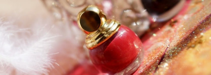 Dior Splendor Makeup Collection Christmas Holiday 2016-2017. Dior Diorific Vernis #850 Splendor, #899 Cosmic