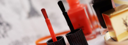 Пробуждение. YSL La Lacque Couture Nail Lacquer #5 Corail Divin, #73 Noir Over Noir