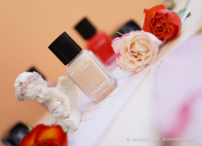 Chanel Coco Codes Makeup Collection Spring 2017. Chanel Le Vernis Longwear Nail Colour #548 Blanc White, #556 Beige Beige, 546 Rouge Red