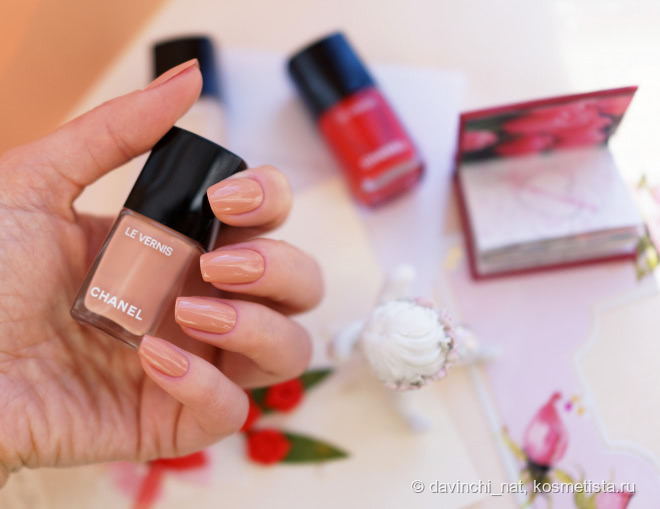 Chanel Coco Codes Makeup Collection Spring 2017. Chanel Le Vernis Longwear Nail Colour #548 Blanc White, #556 Beige Beige, 546 Rouge Red