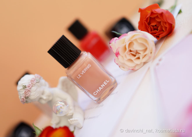 Chanel Coco Codes Makeup Collection Spring 2017. Chanel Le Vernis Longwear Nail Colour #548 Blanc White, #556 Beige Beige, 546 Rouge Red