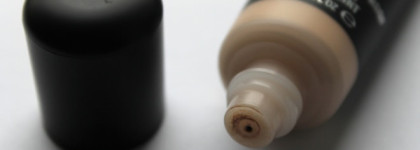 Новинка этого лета MAC Pro Longwear Nourishing Waterproof Foundation в оттенке NW 20