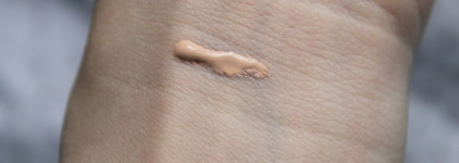 Новинка этого лета MAC Pro Longwear Nourishing Waterproof Foundation в оттенке NW 20