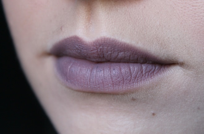 Серая мышь или Inglot Matte Lipstick 436 Black Swan Collection