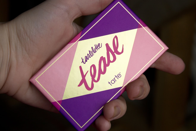 "Маленькие косметики" Tarte: палетка Tease, тушь, румяна и бронзер