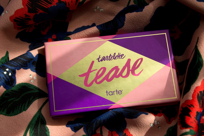 "Маленькие косметики" Tarte: палетка Tease, тушь, румяна и бронзер