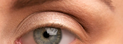 Маленький секрет для аккуратных стрелок в макияже глаз