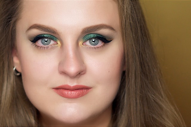 Tutorial. Green & Gold Eye Makeup