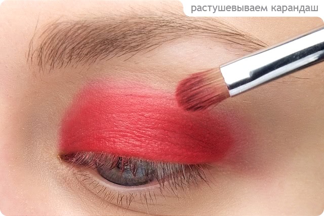 Красный карандаш для глаз макияж