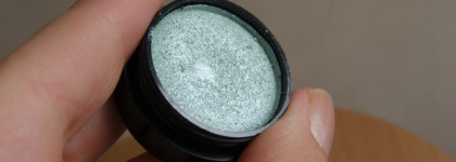 El Corazon карандаш для век в оттенке Murena 131 и тени однушечки Water shine в оттенке 80