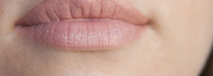 Нюды: MAC Sheen supreme lipstick Bare Again и YSL Rouge Volupté Silky Sensual Radiant Lipstick SPF 15 #2