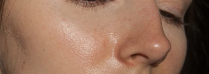 Chanel Vitalumiere Compact Douceur Lightweight Compact Makeup Radiance Softness And Comfort SPF 10, в оттенке Beige #20