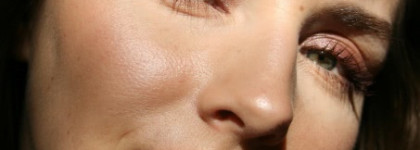 Chanel Vitalumiere Compact Douceur Lightweight Compact Makeup Radiance Softness And Comfort SPF 10, в оттенке Beige #20