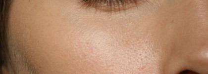 Chanel Vitalumiere Compact Douceur Lightweight Compact Makeup Radiance Softness And Comfort SPF 10, в оттенке Beige #20