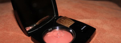 Персиковый коралл или коралловый персик? Chanel Joues Contraste Powder Blush #76 Frivole