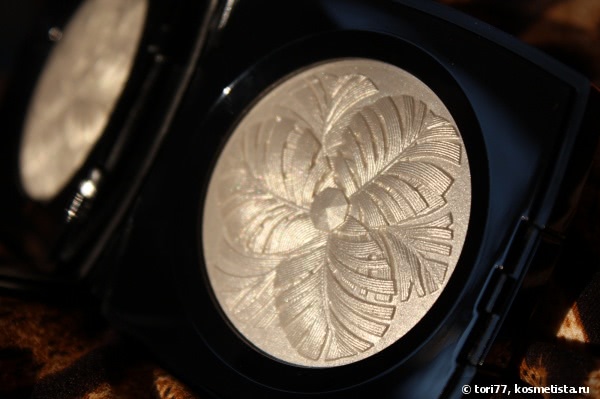 Праздник с Chanel Camelia de Plumes Poudre illuminatrice Highlighting Powder