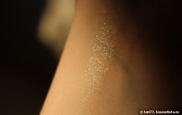 Праздник с Chanel Camelia de Plumes Poudre illuminatrice Highlighting Powder